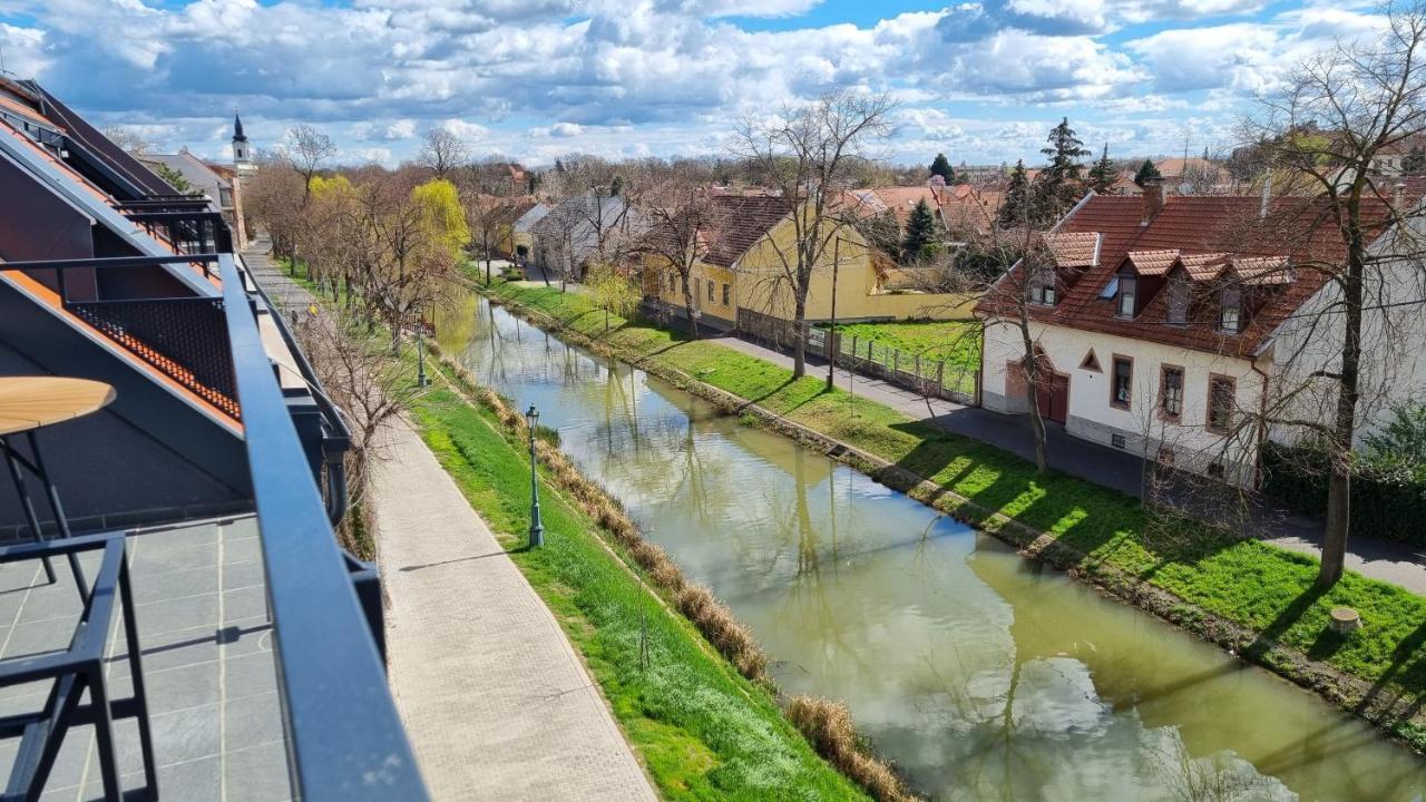 Viktoria Apartman Gyula Esterno foto