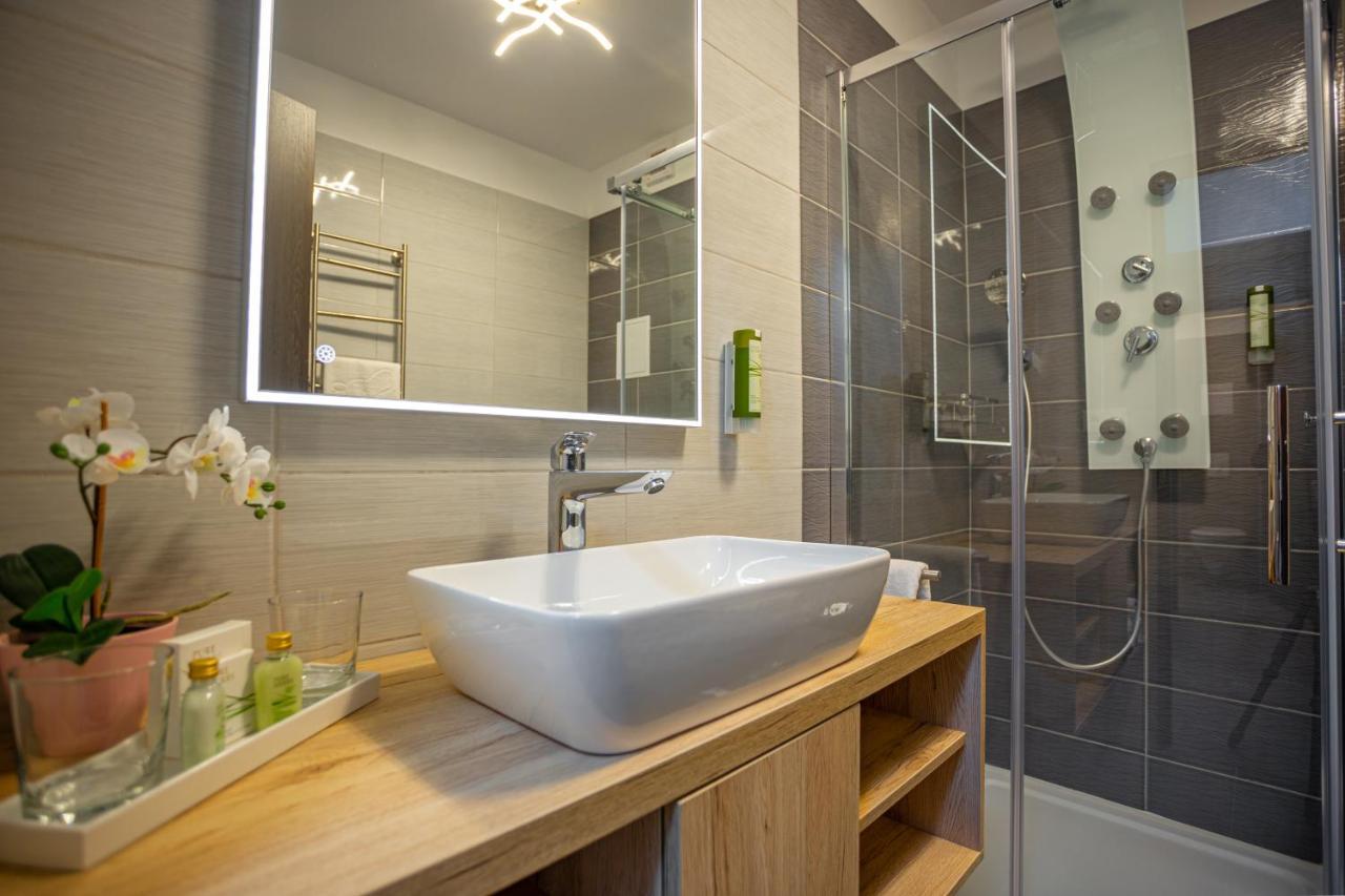 Viktoria Apartman Gyula Esterno foto