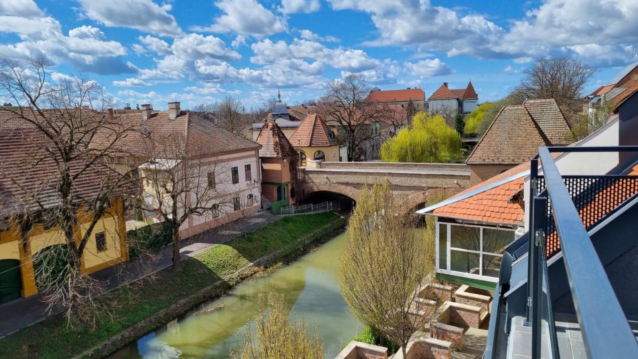 Viktoria Apartman Gyula Esterno foto