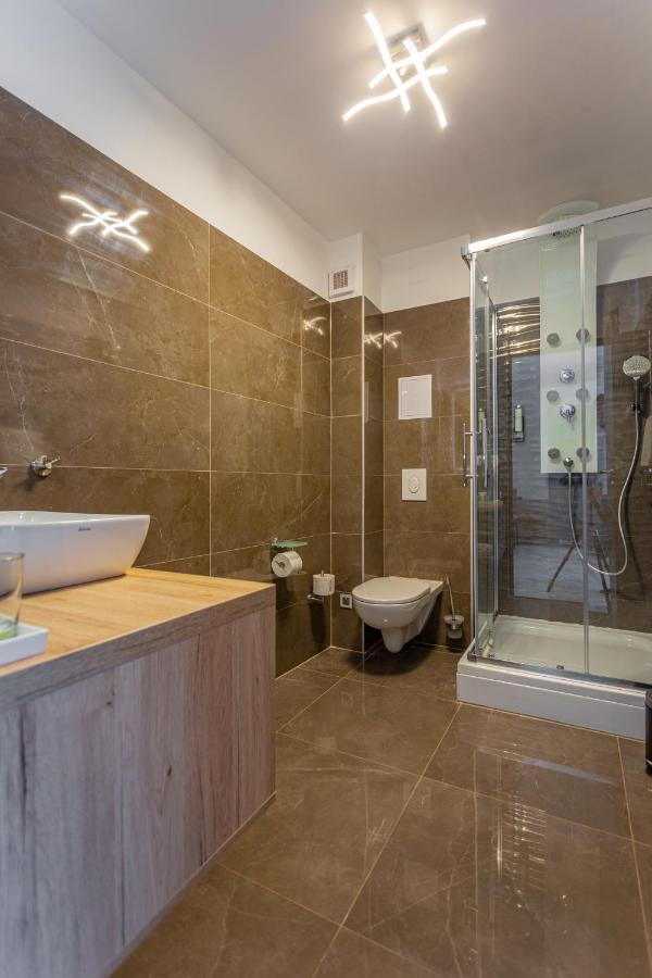 Viktoria Apartman Gyula Esterno foto