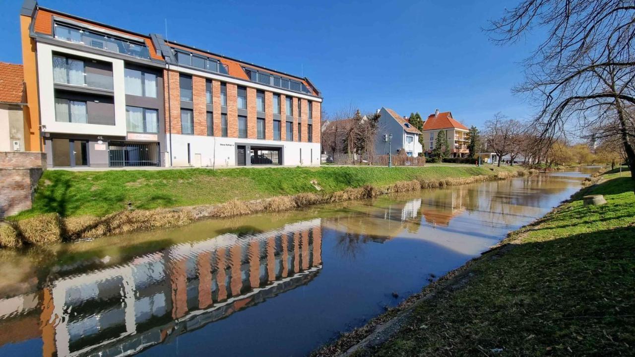 Viktoria Apartman Gyula Esterno foto